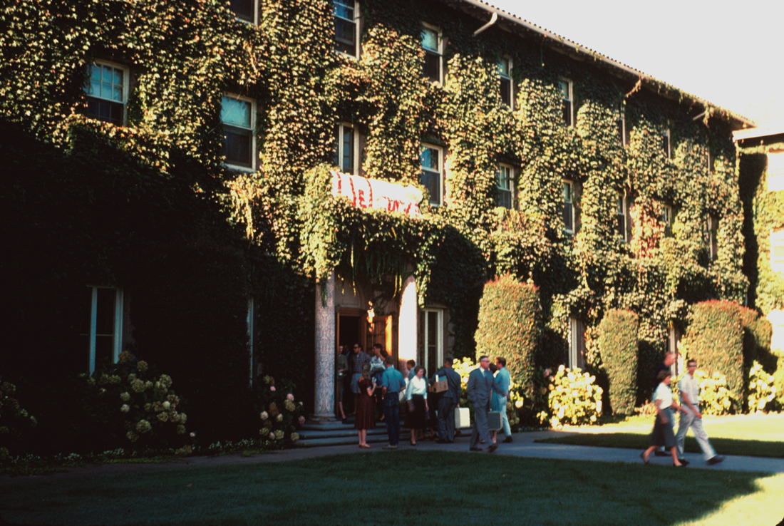 10/1959
Women’s dorm, Roble Hall.
Courtesy Stanford News Service