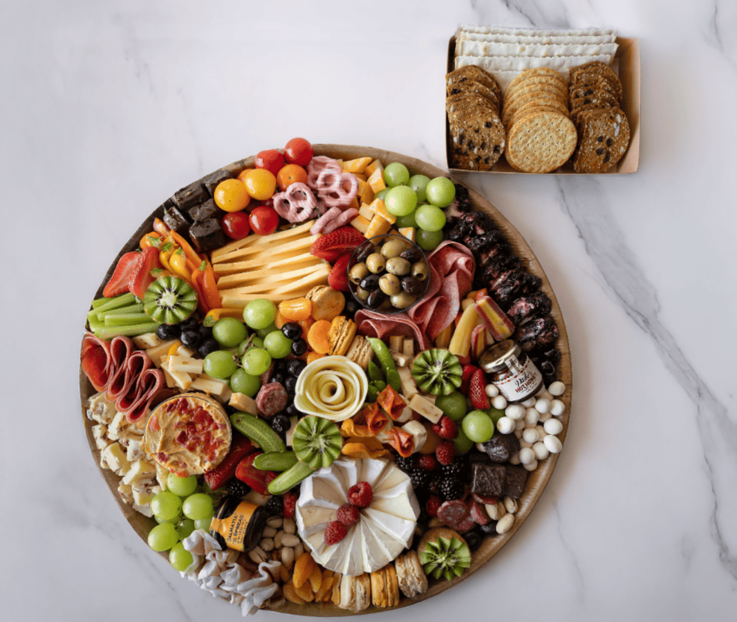 Large Charcuterie Board (18in Round)