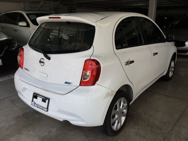 Nissan march белый