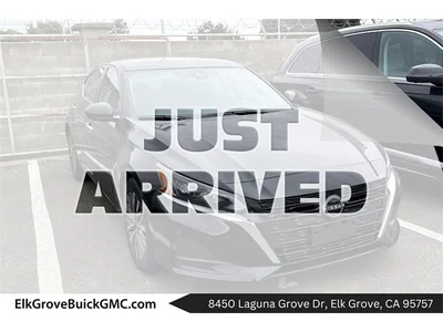 SEMINUEVOS NISSAN Altima at ELK GROVE in Elk Grove Buick GMC