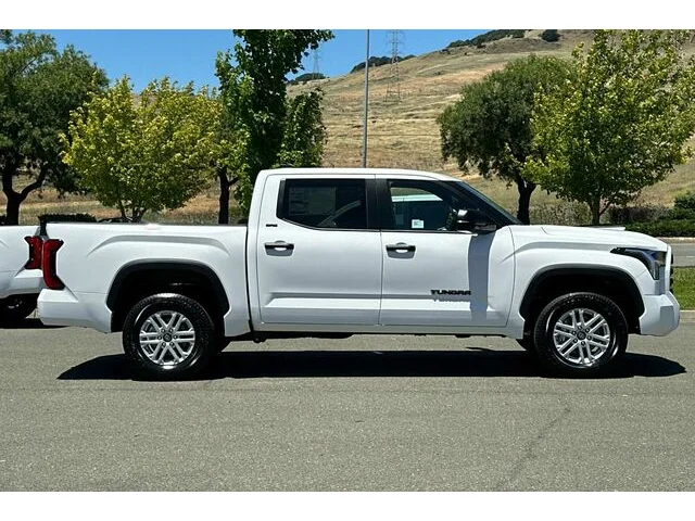 Nuevos TOYOTA TUNDRA CREWMAX 4X4 à Estados chez autogozo