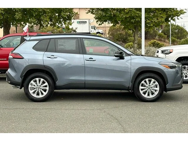 Nuevos TOYOTA COROLLA CROSS à Estados chez autogozo