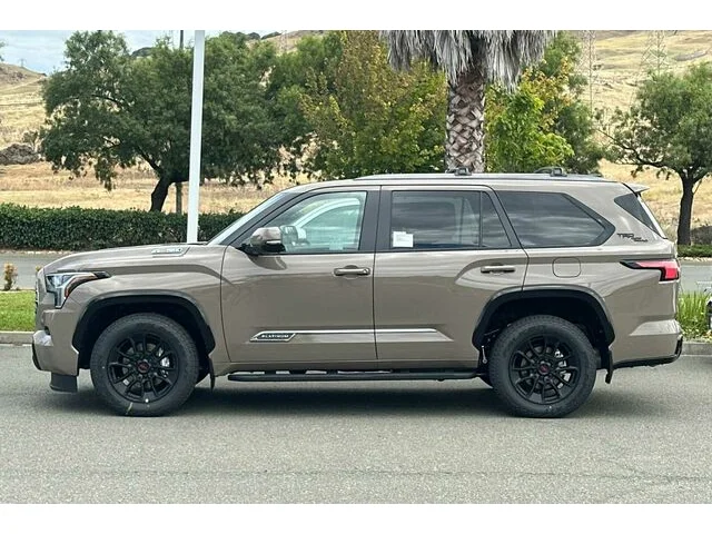 Nuevos TOYOTA SEQUOIA à Estados chez autogozo