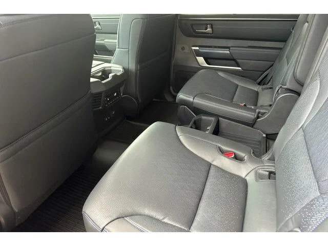 Nuevos TOYOTA SEQUOIA à Estados chez autogozo