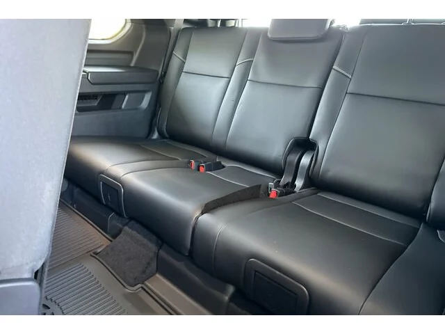 Nuevos TOYOTA SEQUOIA à Estados chez autogozo