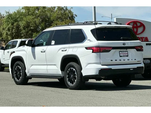 Nuevos TOYOTA SEQUOIA à Estados chez autogozo