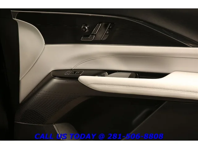 SEMINUEVOS CADILLAC LYRIQ 2024 Luxury AWD NAV PANO ADAPTDRIVE CARPLAY 24K Mi a Estados en autogozo