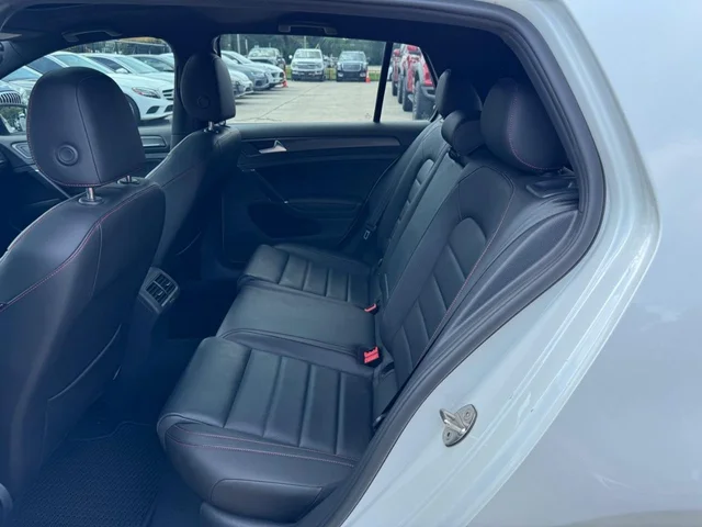 SEMINUEVOS VOLKSWAGEN Golf GTI a Estados en autogozo