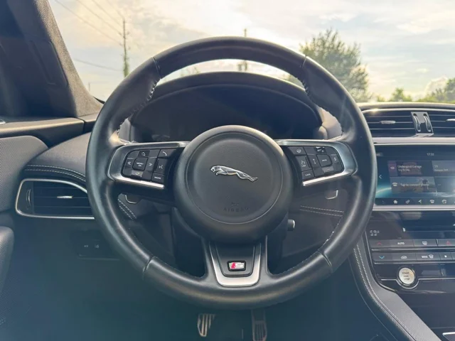 SEMINUEVOS JAGUAR F-Pace a Estados en autogozo