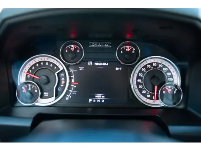 SEMINUEVOS RAM 1500 Crew Cab a Estados en autogozo