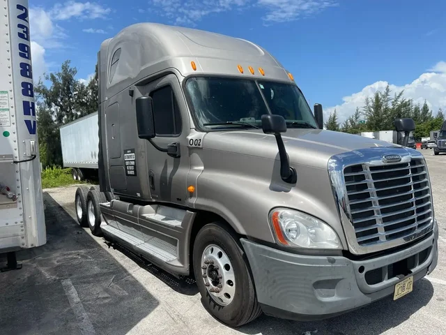 SEMINUEVOS FREIGHTLINER Cascadia a Estados en autogozo