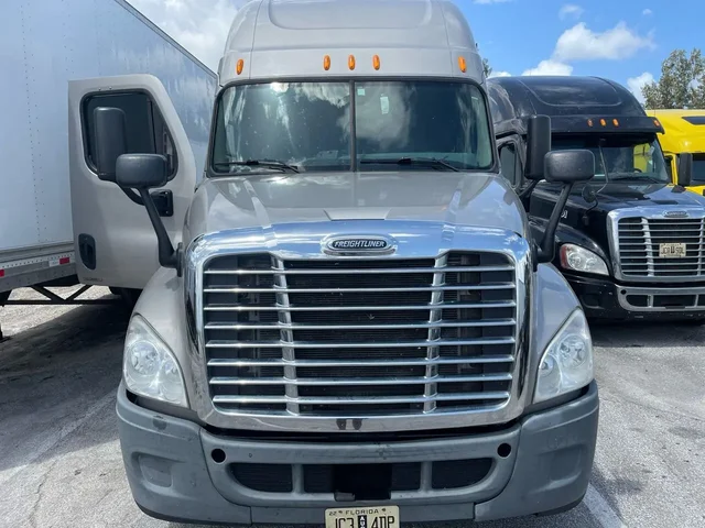 SEMINUEVOS FREIGHTLINER Cascadia a Estados en autogozo