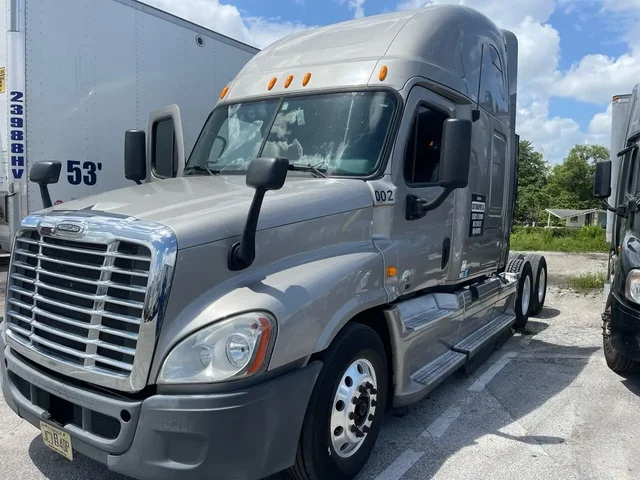 SEMINUEVOS FREIGHTLINER Cascadia a Estados en autogozo