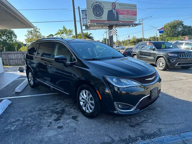 SEMINUEVOS CHRYSLER Pacifica a Estados en autogozo