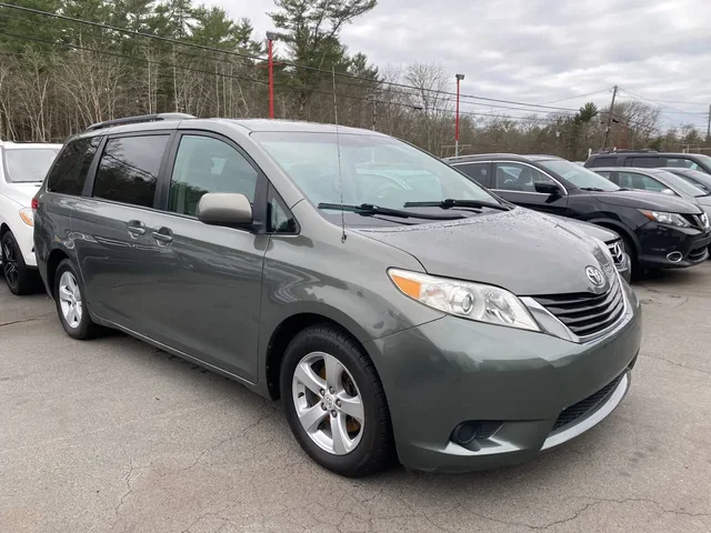 SEMINUEVOS TOYOTA Sienna a Estados en autogozo