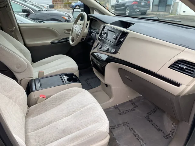 SEMINUEVOS TOYOTA Sienna a Estados en autogozo