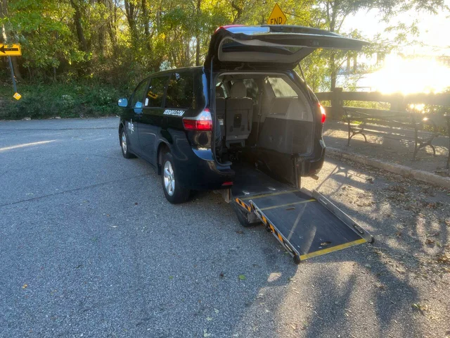 SEMINUEVOS TOYOTA Sienna a Estados en autogozo