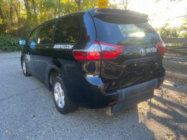 SEMINUEVOS TOYOTA Sienna a Estados en autogozo