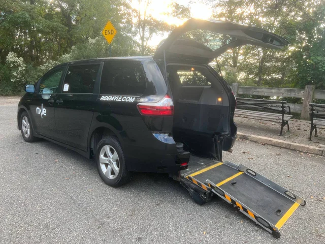 SEMINUEVOS TOYOTA Sienna a Estados en autogozo