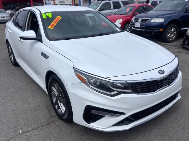 SEMINUEVOS KIA Optima a Estados en autogozo Vehicle Image