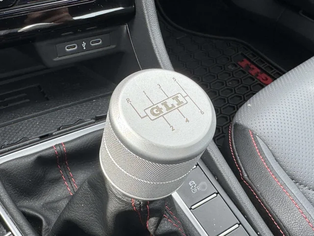 SEMINUEVOS VOLKSWAGEN Jetta GLI a Estados en autogozo