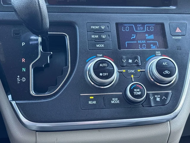 SEMINUEVOS TOYOTA Sienna a Estados en autogozo