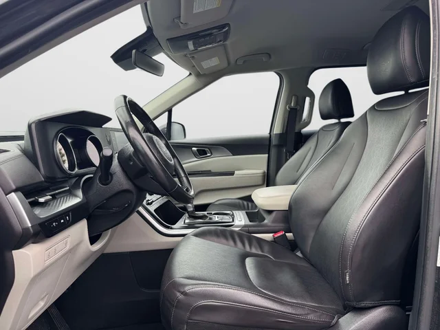 SEMINUEVOS KIA Carnival a Estados en autogozo
