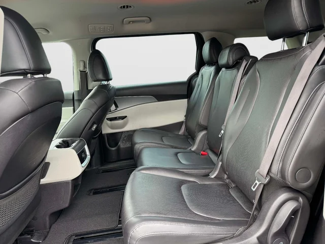 SEMINUEVOS KIA Carnival a Estados en autogozo