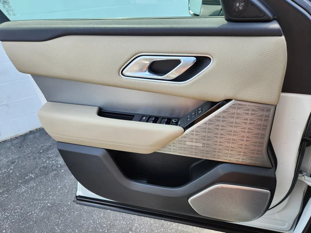 SEMINUEVOS LAND ROVER Range Rover Velar at  Reading in Piazza Acura of Reading