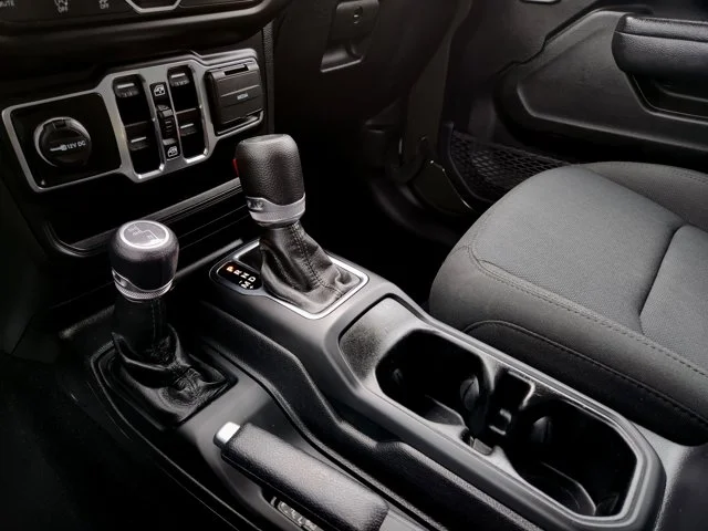 SEMINUEVOS JEEP Wrangler Unlimited at Columbus in Bob Caldwell Chrysler Jeep Dodge Ram