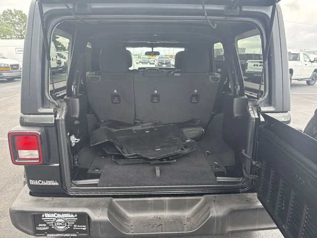 SEMINUEVOS JEEP Wrangler Unlimited at Columbus in Bob Caldwell Chrysler Jeep Dodge Ram
