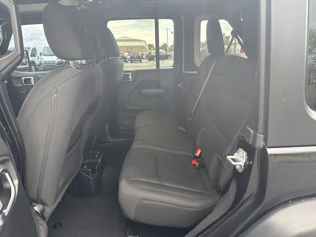 SEMINUEVOS JEEP Wrangler Unlimited at Columbus in Bob Caldwell Chrysler Jeep Dodge Ram