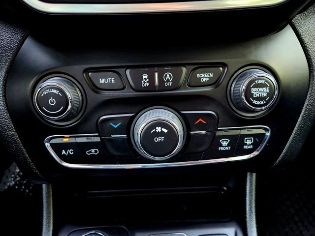 SEMINUEVOS JEEP Cherokee at Columbus in Bob Caldwell Chrysler Jeep Dodge Ram