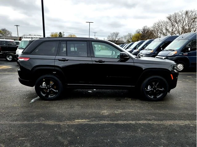 Nuevos JEEP GRAND CHEROKEE at Columbus in Bob Caldwell Chrysler Jeep Dodge Ram