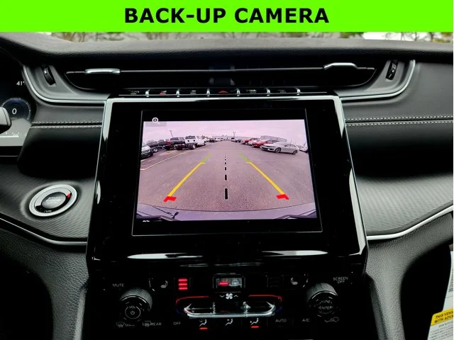 Nuevos JEEP GRAND CHEROKEE at Columbus in Bob Caldwell Chrysler Jeep Dodge Ram