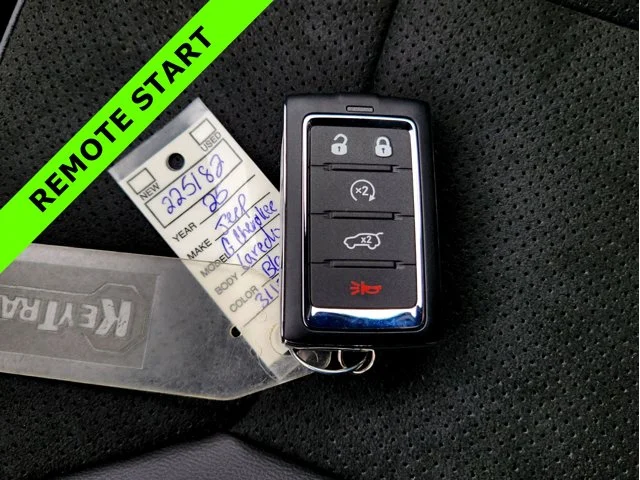 Nuevos JEEP GRAND CHEROKEE at Columbus in Bob Caldwell Chrysler Jeep Dodge Ram