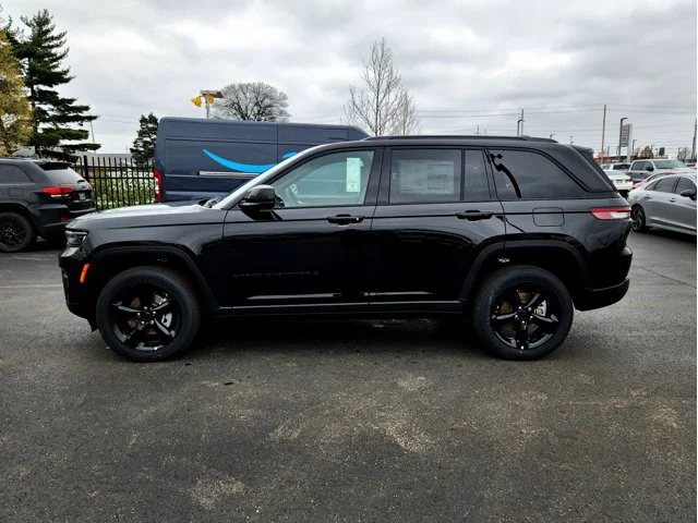 Nuevos JEEP GRAND CHEROKEE at Columbus in Bob Caldwell Chrysler Jeep Dodge Ram