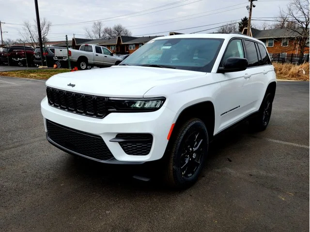 Nuevos JEEP GRAND CHEROKEE at Columbus in Bob Caldwell Chrysler Jeep Dodge Ram
