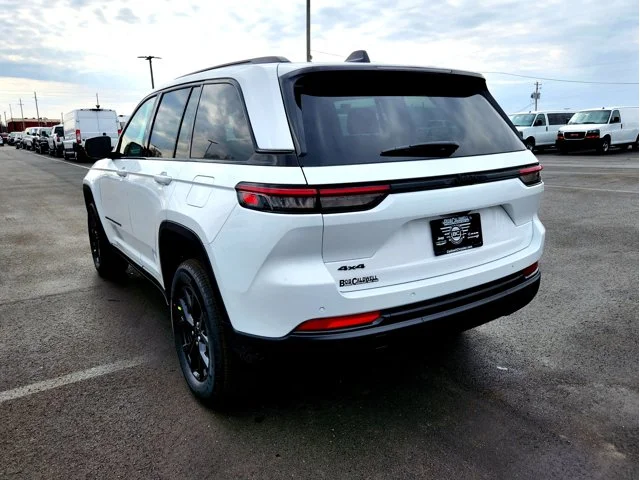 Nuevos JEEP GRAND CHEROKEE at Columbus in Bob Caldwell Chrysler Jeep Dodge Ram