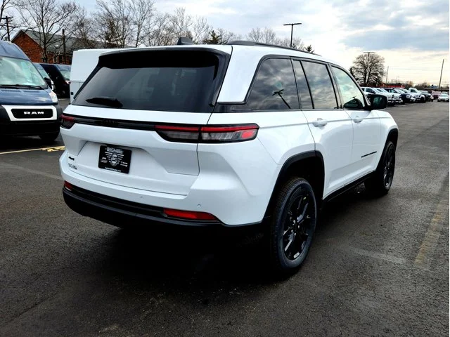 Nuevos JEEP GRAND CHEROKEE at Columbus in Bob Caldwell Chrysler Jeep Dodge Ram