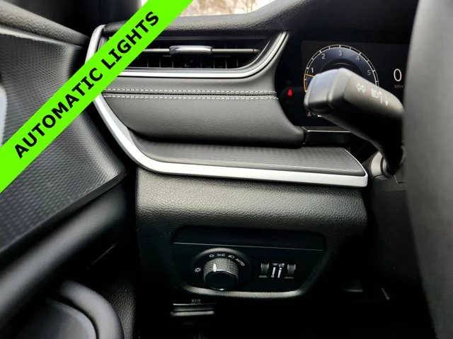 Nuevos JEEP GRAND CHEROKEE at Columbus in Bob Caldwell Chrysler Jeep Dodge Ram