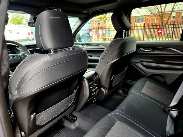 Nuevos JEEP GRAND CHEROKEE at Columbus in Bob Caldwell Chrysler Jeep Dodge Ram