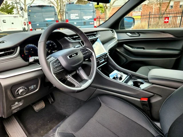 Nuevos JEEP GRAND CHEROKEE at Columbus in Bob Caldwell Chrysler Jeep Dodge Ram