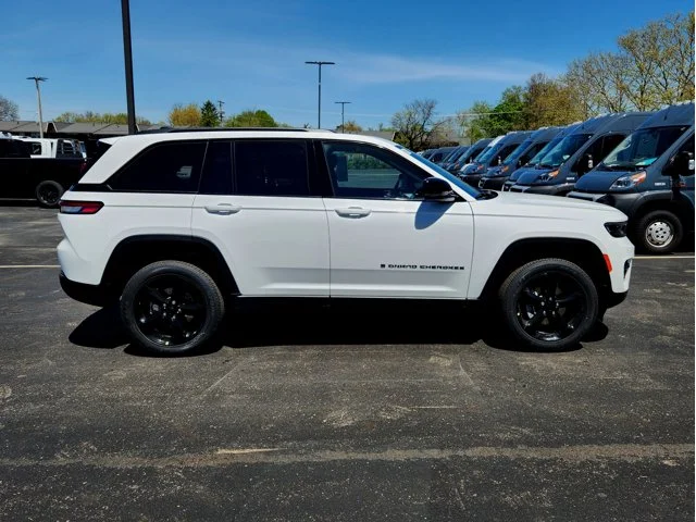 Nuevos JEEP GRAND CHEROKEE at Columbus in Bob Caldwell Chrysler Jeep Dodge Ram