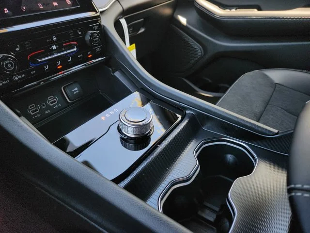 Nuevos JEEP GRAND CHEROKEE at Columbus in Bob Caldwell Chrysler Jeep Dodge Ram