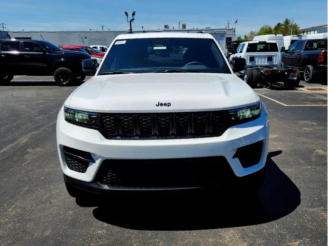 Nuevos JEEP GRAND CHEROKEE at Columbus in Bob Caldwell Chrysler Jeep Dodge Ram