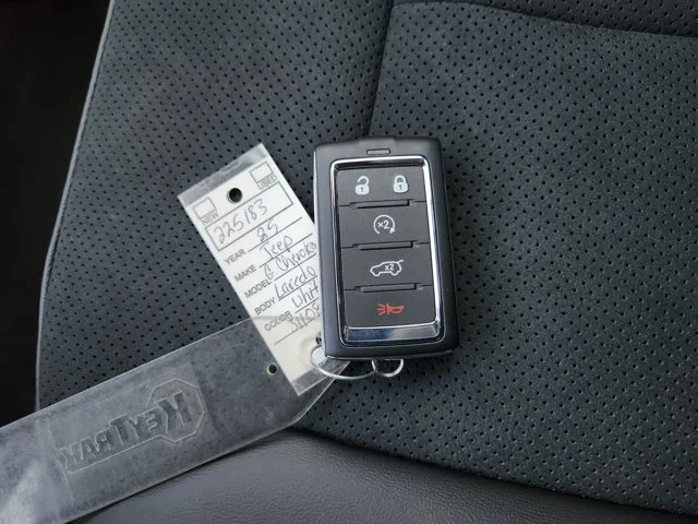 Nuevos JEEP GRAND CHEROKEE at Columbus in Bob Caldwell Chrysler Jeep Dodge Ram