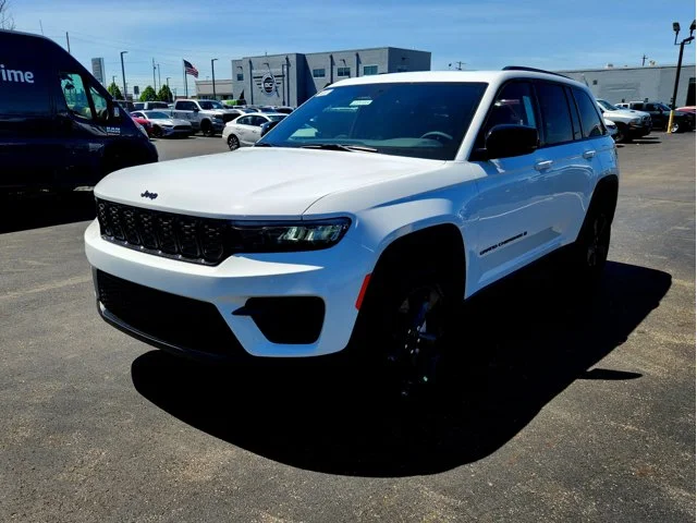 Nuevos JEEP GRAND CHEROKEE at Columbus in Bob Caldwell Chrysler Jeep Dodge Ram