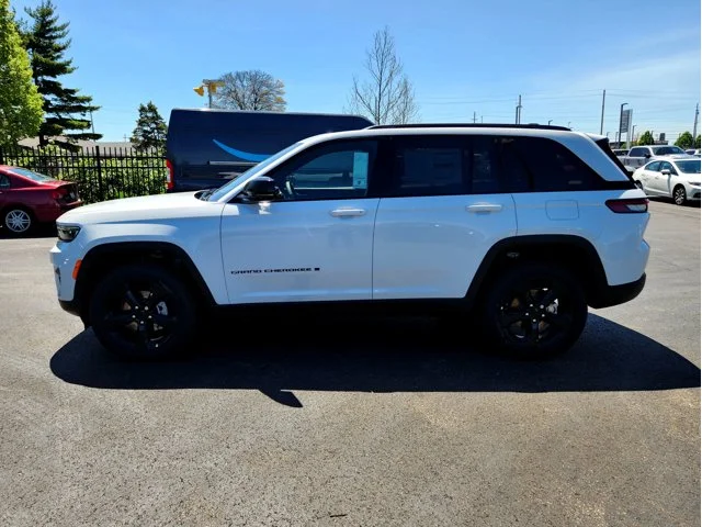 Nuevos JEEP GRAND CHEROKEE at Columbus in Bob Caldwell Chrysler Jeep Dodge Ram