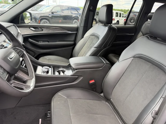 Nuevos JEEP GRAND CHEROKEE à Estados chez autogozo